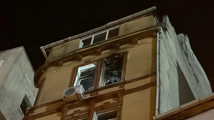 İstanbul'da maçta atılan havai fişek eve düştü! 20 yıllık emeği küle döndü