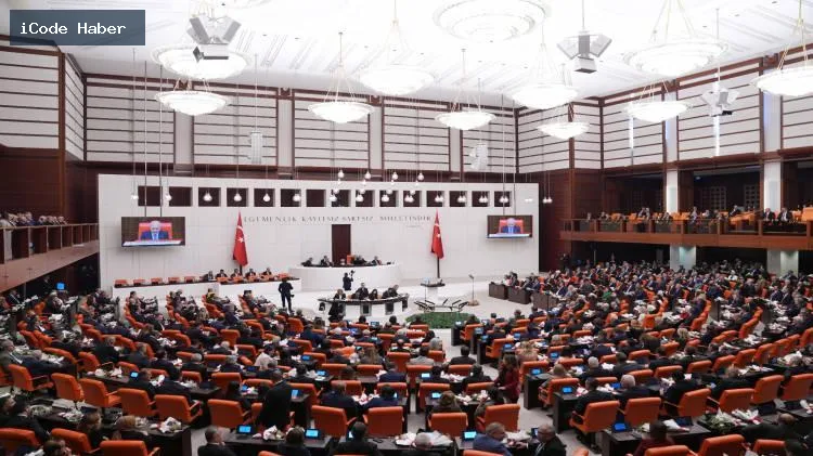 Meclis'te Erdoğan'a sürpriz jest: Bahçeli'den kırmızı-beyaz güller