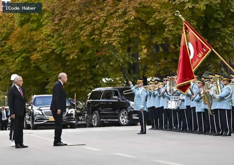 Meclis'te Erdoğan'a sürpriz jest: Bahçeli'den kırmızı-beyaz güller