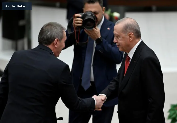 Meclis'te Erdoğan'a sürpriz jest: Bahçeli'den kırmızı-beyaz güller