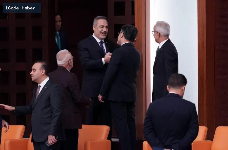 Meclis'te Erdoğan'a sürpriz jest: Bahçeli'den kırmızı-beyaz güller