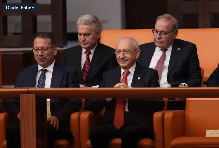 Meclis'te Erdoğan'a sürpriz jest: Bahçeli'den kırmızı-beyaz güller